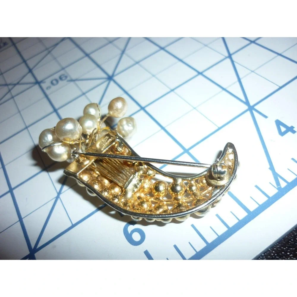 Vintage Signed VOGUE Faux Pearl Gold Tone Cornucopia Spray Brooch Mid‎ Century